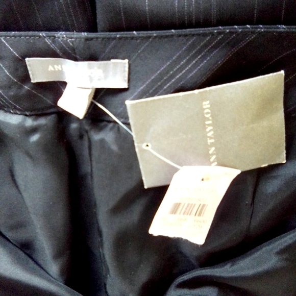 Ann Taylor petites pants. Size 12P. 57% virgin wool. - Picture 6 of 6